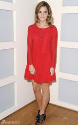 高清：艾玛-沃特森参与访谈 穿小红裙甜美俏皮
