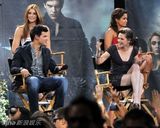 幻灯图集：《月食》影迷见面会 斯图尔特低胸秀美腿