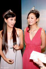 组图：三位亚姐同台竞艳 妩媚出镜齐秀婀娜身姿