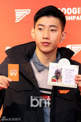 组图：朴宰范举办粉丝签名会 众粉丝捧场