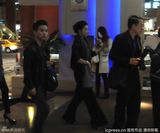 组图：郭晶晶发髻高耸配OL通勤装高贵典雅