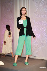 组图：香港时装节开幕 泳衣秀吸引大批宅男