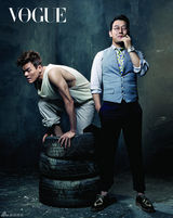 高清组图：朴振英再度公开与同僚演员搞笑写真