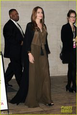 组图：朱莉飘逸薄纱似女神 隐约现底裤性感