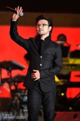 幻灯图集：老中青三代歌手齐聚六十年金曲盛典