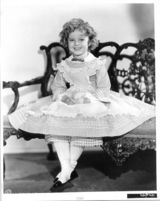 组图：秀兰邓波儿童星期可爱萌照似洋娃娃