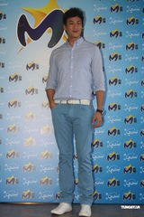 组图：何润东回应“地下女友”传闻 望40岁前成婚