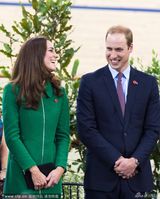 组图：威廉王子与凯特王妃甜蜜出访大秀恩爱
