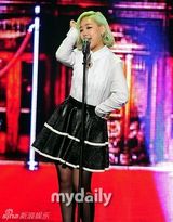 组图：Trouble Maker贴身辣舞惹火夺冠泪流满面