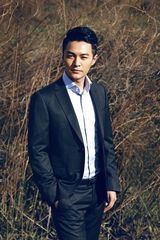 组图：郑国霖时尚写真 优雅帅气尽显绅士品格