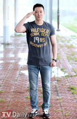 组图：韩星金东旭正式入伍服兵役