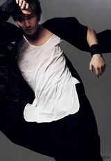 组图：许绍洋最新写真曝光 黑白飞舞神情忧郁