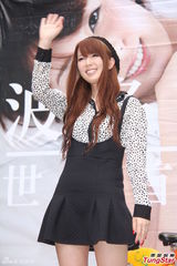 组图：波多野结衣翘腿卖萌引宅男疯狂捧场