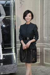 组图：张静初亮相武汉 甜美笑容俘获镜头焦点