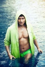 组图：胡兵帅气封面演绎四十而立新牛仔