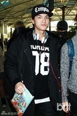 组图：TEENTOP现身机场 飞往台湾开个唱