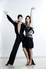 高清组图：《与星共舞》曝海报 女星尴尬露赘肉