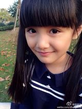 组图：童年小龙女演员超萌生活照 可爱似洋娃娃