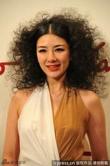 组图：刘嘉玲董洁等助阵时装秀 黄奕爆炸头抢镜