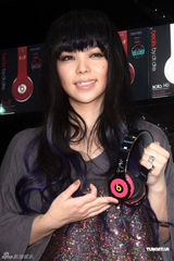 组图：张惠妹明年报名金曲奖 尴尬避谈前男友