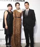 组图：范冰冰豹纹长裙亮相 称与设计师心灵相通