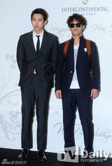 组图：韩惠珍嫁小8岁球员寄诚庸 朴泰桓等道贺