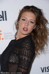 组图：《阿黛尔》开发布会 赛迪克斯秀性感红唇