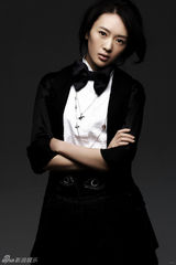 组图：童瑶黑白写真个性十足 华美绝伦率真尽现