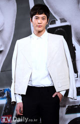 组图：崔江熙朱元宣传《7级公务员》金敏瑞带伤