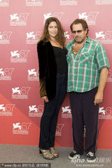 高清组图：《米拉尔》亮相 导演朱利安携妻子亮相