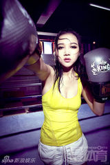 组图：韩雯雯《最体育》全新动感大片 展现运动之美