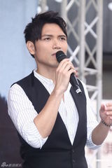 组图：杨宗纬歌迷送养声妙方 不怕与萧敬腾比较