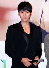 组图：玄彬河智苑亲密携手宣传新剧《秘密花园》