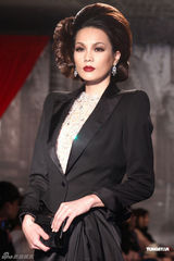 组图：林志玲透视装现身妩媚性感 看众名模走秀