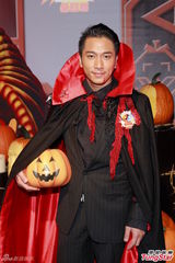 组图：吴卓羲宣传万圣节扮吸血鬼 高海宁险走光
