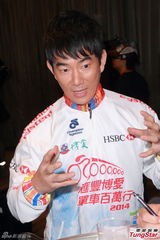 组图：谢安琪否认直销赚同事钱 运动装出席活动