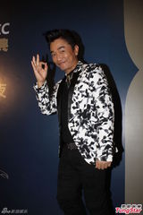 组图：关之琳矢口否认将嫁 众星争艳露胸秀腿