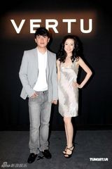 幻灯图：杨紫琼北京代言手机 潘粤明董洁携手亮相 