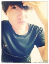 组图：“中国版李敏镐”火爆微博 原为报社记者