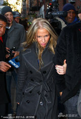 组图：林赛缓刑期间夜店斗殴 N度“进局”无脸见人