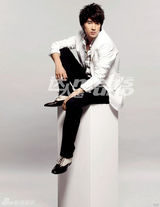 幻灯图：阮经天赵又廷登封面 偶像是怎样炼成的