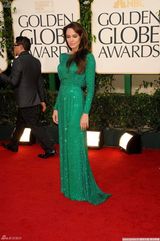 高清图：朱莉闪片绿裙华丽 皮特墨镜遮面耍个性