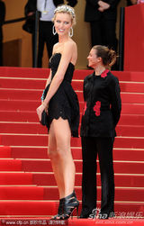 幻灯图集：《蒙彼利埃公主》首映 名模爱娃性感亮相