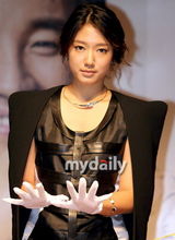 组图：《恋爱操作团》记者会 朴信惠个性李敏贞温婉