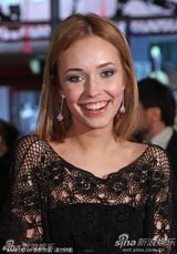 《纯洁星期六》首映 安东-沙金携斯维塔纳似情侣