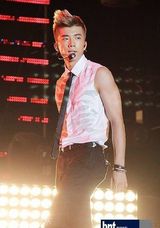 组图：众韩星开唱 EXO-K霸气T-ara性感