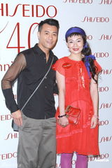 组图：梁汉文夫妇秀恩爱 不信许志安郑秀文将婚