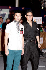 幻灯组图：蔡少芬张晋搭肩亮相 笑称天热先不造人