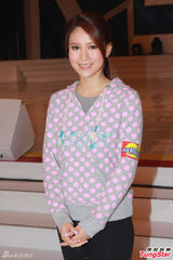 组图：陈智燊亮相拜神仪式 不介意女友性感出镜