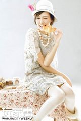 组图：唐嫣甜美写真 主打“新鲜主义”